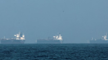 ফুজাইরাহ শহরের উপকূলে তেল ট্যাংকার। ছবি: এপি