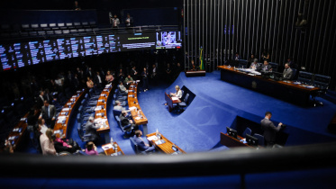 মার্কিন কংগ্রেসে সিনেটররা ভোট দিচ্ছেন। ফাইল ছবি: রয়টার্স