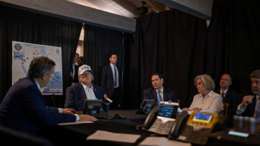 ইরানে সামরিক অভিযান চলাকালে এফবিআই পরিচালকের বক্তব্য শুনছেন মার্কিন প্রেসিডেন্ট ট্রাম্প। ছবি: রয়টার্স