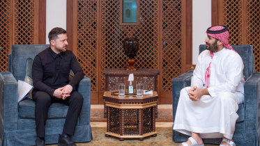 ইউক্রেনের প্রেসিডেন্ট জেলেনস্কির সঙ্গে সৌদি যুবরাজ বিন সালমানের বৈঠক। ছবি: রয়টার্স