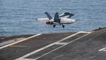 মার্কিন রণতরি থেকে ইরানে হামলার উদ্দেশে রওনা হচ্ছে যুদ্ধবিমান। ছবি: রয়টার্স