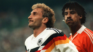 Frank-Rijkaard-spits-at-Rudy-Voller
