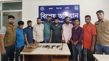 আশুলিয়ায় ডাকাতির প্রস্তুতির সময় গ্রেপ্তার ৯। ছবি: সংগৃহীত