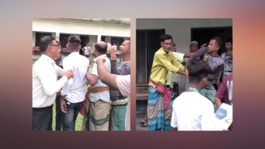 ঝিনাইদহের শৈলকূপায় শিক্ষার্থীদের চুল কেটে দেওয়াকে কেন্দ্র করে অভিভাবক ও বিদ্যালয় কর্তৃপক্ষের মধ্যে হাতাহাতি। ছবি: স্টার 