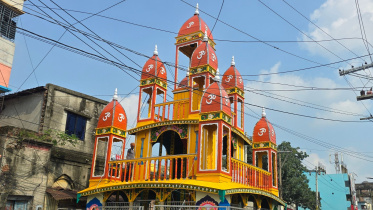 ধামরাইয়ে প্রায় ৪০০ বছরের ঐতিহ্যবাহী রথযাত্রা উৎসবের শেষ মুহূর্তের প্রস্তুতি চলছে। ছবি: স্টার
