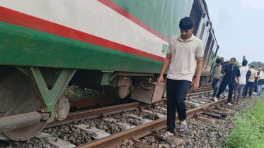 একতা এক্সপ্রেসের লাইনচ্যুত হওয়া বগি। ছবি: স্টার