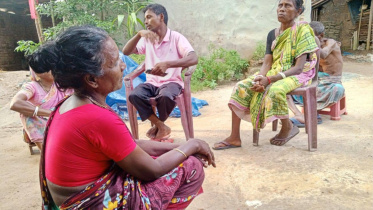 মৃত আরতি মুন্ডার স্বজনরা। ছবি: স্টার