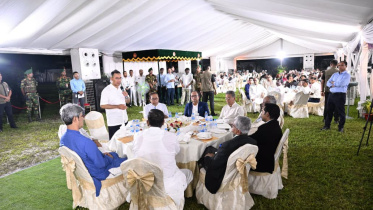 ফ্যাসিবাদ বিরোধী যুগপৎ আন্দোলনে শরিক নেতাদের সঙ্গে রাষ্ট্রীয় অতিথি ভবনে শুভেচ্ছা বিনিময় করেন প্রধানমন্ত্রী তারেক রহমান। ছবি : পিএমও