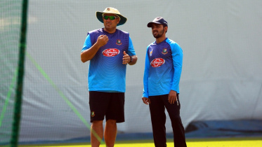 Mominul Haque & Russell Domingo