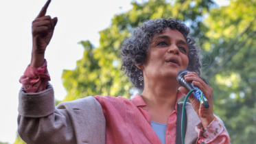 arundhati_roy-1.jpg