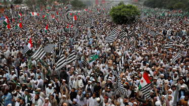 Azadi Marchers in Pakistan-1.jpg
