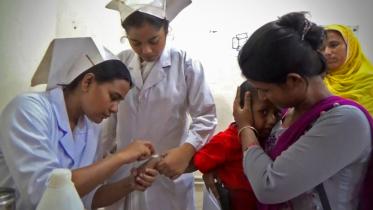 ডেঙ্গু থেকে আপনার শিশুকে নিরাপদে রাখবেন কি করে.jpg