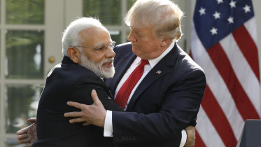 modi_hug_web_0.jpg