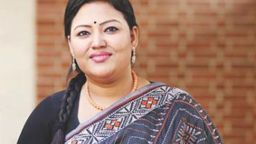 Popular Singer Momtaz
