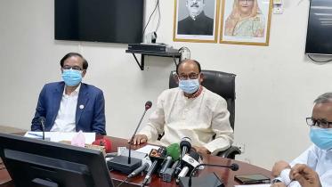 Rail-Minister-at-Briefing-from-Rail-Bhavan_13_4_21.jpg