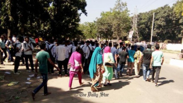 যমজ দুই বোনের ওপর হামলার প্রতিবাদে শিক্ষার্থীদের বিক্ষোভ। স্টার ফাইল ফটো।