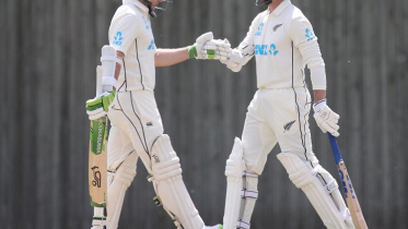 Tom Latham- Devon Conway