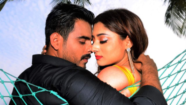 ‘শানে’ সিয়াম আহমেদ ও পূজা চেরি