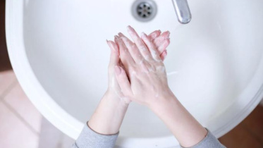 এই ঈদে কাজের চাপ বেশি থাকায় হাতের যত্ন নেওয়ার বিষয়টি অন্য যেকোনো সময়ের চেয়ে বেশি গুরুত্বপূর্ণ। 