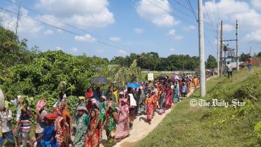 মজুরি বৃদ্ধির দাবিতে ৪ হাজার চা শ্রমিকের ২৫ কিলোমিটার পদযাত্রা