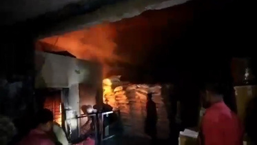 বেনাপোল বন্দরের কেমিক্যাল গুদামে আগুন, ১ ঘণ্টার চেষ্টায় নিয়ন্ত্রণে