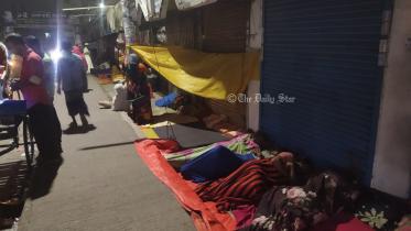 ফুটপাতে রাত