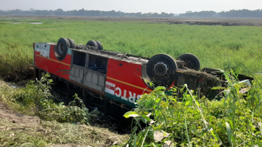 মাইক্রোবাস দুর্ঘটনার ১৮ দিন পর একই জায়গায় বিআরটিসি বাস খাদে