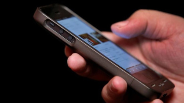 মোবাইলে কথা ও ইন্টারনেট খরচ বাড়ল