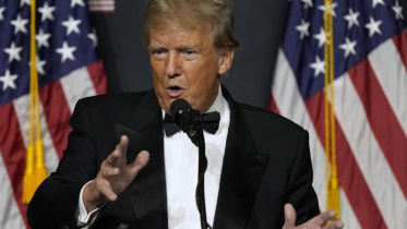 শুক্রবার ১৮ নভেম্বর মার-এ-লাগো তে বক্তব্য রাখছেন ডোনাল্ড ট্রাম্প। ছবি: এপি