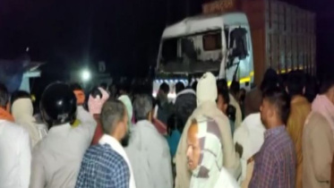ভারতের বিহার রাজ্যের বৈশালী জেলার ধর্মীয় শোভাযাত্রায় একটি দ্রুতগামী ট্রাক উঠে পড়ে নারী-শিশুসহ অন্তত ১২ জন নিহত হয়েছেন। ছবি: এএনআই'র সৌজন্যে 