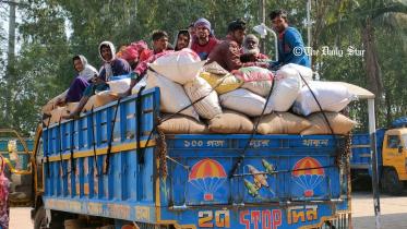 ২ দিন ধরে বাস বন্ধ, শ্রমিকদের পরিবারেও চলছে না পেট!