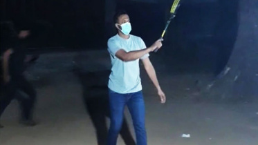 মধ্যরাতে ঢাবি ক্যাম্পাসে ব্যাডমিন্টন খেলেন সাকিব