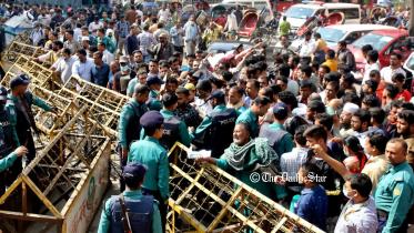 চেকপোস্টে ভোগান্তি