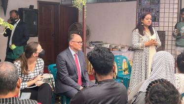 ‘মায়ের ডাক’ এর সমন্বয়ক সানজিদার বাসায় মার্কিন রাষ্ট্রদূত