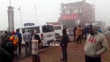 ফেরি চলাচল বন্ধ