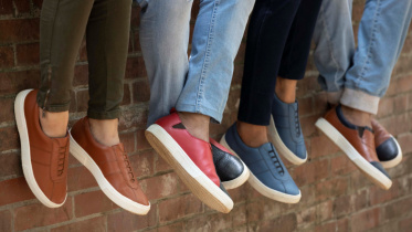 পোশাকের সঙ্গে মানানসই জুতা