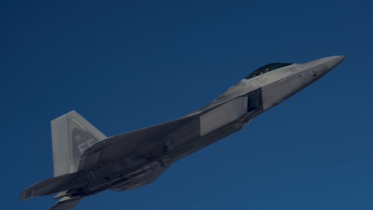 একটি মার্কিন এফ-২২ জঙ্গি বিমান এই অজ্ঞাত আকাশযানটিকে ভূপাতিত করেছে। ছবি: রয়টার্স