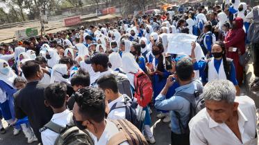 অধ্যক্ষের অপসারণ দাবিতে ঢাকা-ময়মনসিংহ মহাসড়ক অবরোধ