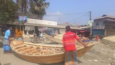 শতবর্ষী নৌকার হাট