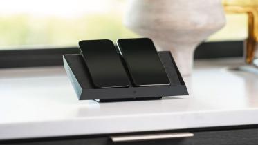  অ্যাপলের চেয়ে ‘উন্নত’ ওয়্যারলেস চার্জার নিয়ে এলো টেসলা