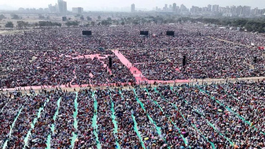 ভারতের মহারাষ্ট্র ভূষণ পুরস্কার বিতরণী অনুষ্ঠানে যোগ দিয়ে ১১ জন হিটস্ট্রোকে মারা গেছেন। ছবি: সংগৃহীত