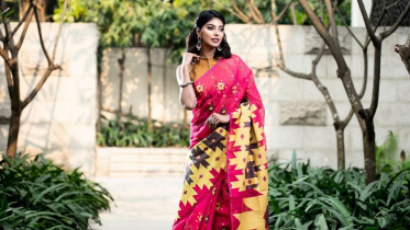 ঈদে কিনতে পারেন মণিপুরি শাড়ি 