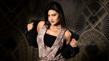 অধরা খান, সুলতানপুর, সৈকত নাসির,