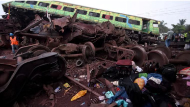 বাংলাদেশিদের জন্য হটলাইন