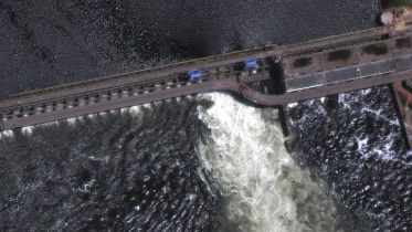 কাখোভকা বাঁধের স্যাটেলাইট ছবি। ছবি: রয়টার্স