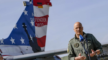 গত সপ্তাহে জার্মান সেনাবাহিনীর লেফটেন্যান্ট জেনারেল ইনগো গেরহার্তজ এই মহড়ার বিস্তারিত পরিকল্পনা উপস্থাপন করেন। ছবি: এএফপি