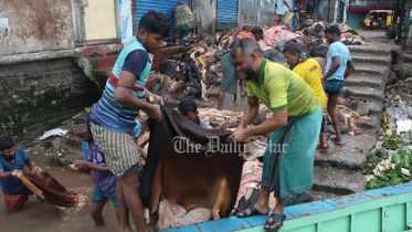 বৈরী আবহাওয়ায় চামড়ার মান নষ্টের আশঙ্কায় বরিশালের ব্যবসায়ীরা