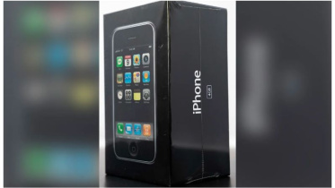 ২০০৭ সালের প্রথম প্রজন্মের ৪ জিবি আইফোন। ছবি: এলসিজি অকশন্স এর সৌজন্যে