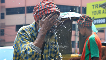 রাত থেকে বৃষ্টির সম্ভাবনা, গরম কমতে পারে কাল