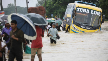 সড়ক ডুবে যাওয়ায় চট্টগ্রামের সঙ্গে কক্সবাজার ও বান্দরবানের সড়ক যোগাযোগ বিচ্ছিন্ন